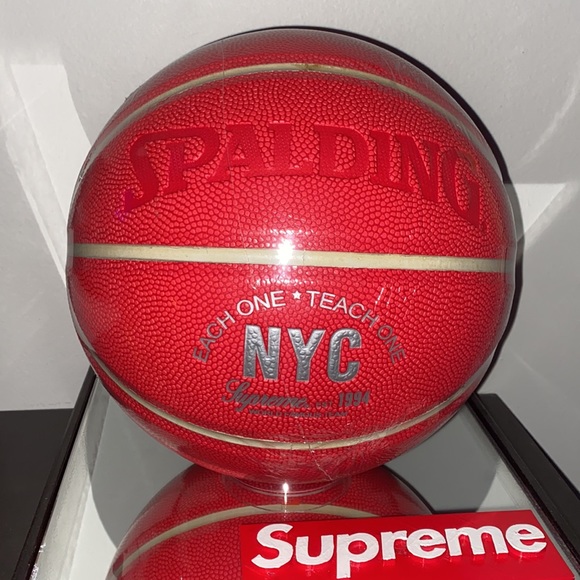 Supreme Basketball - Picture 3 of 3